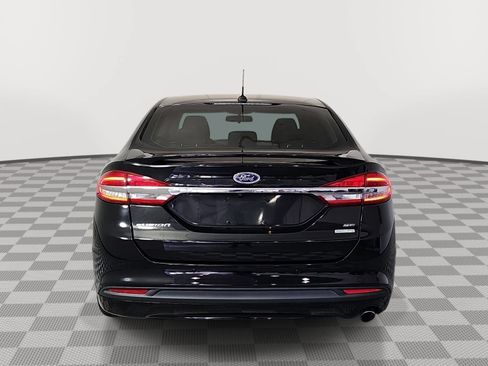 Used 2018 Ford Fusion SE w/ Equipment Group 201A FWD image 7