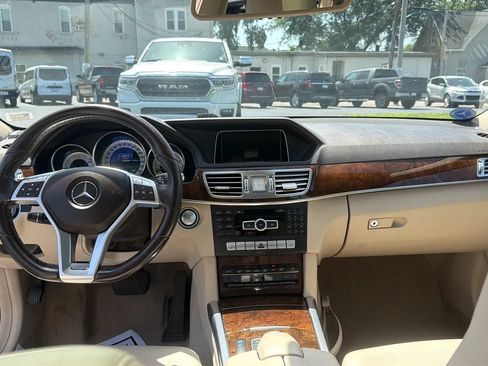 Used 2014 Mercedes-Benz E 350 4MATIC Wagon image 12