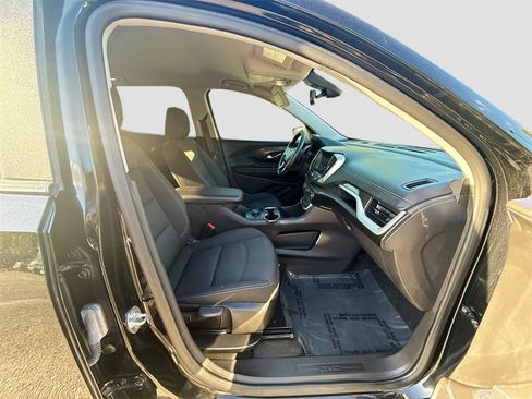 Used 2024 GMC Terrain SLE w/ Driver Convenience Package image 26