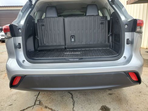 Used 2022 Toyota Highlander XLE FWD image 61