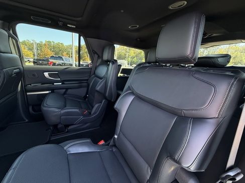 New 2025 Ford Expedition Platinum w/ Stealth Performance Package image 27