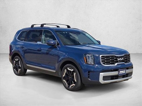 Used 2025 Kia Telluride S image 3