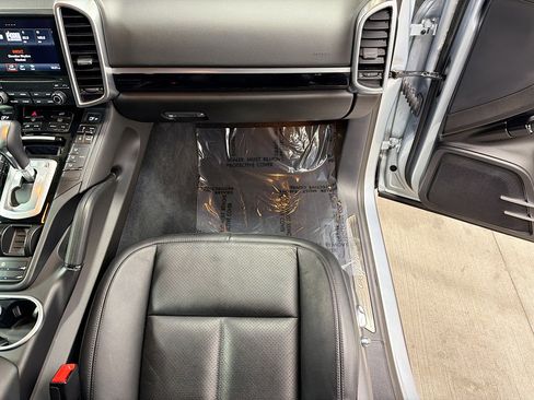 Used 2018 Porsche Cayenne image 19