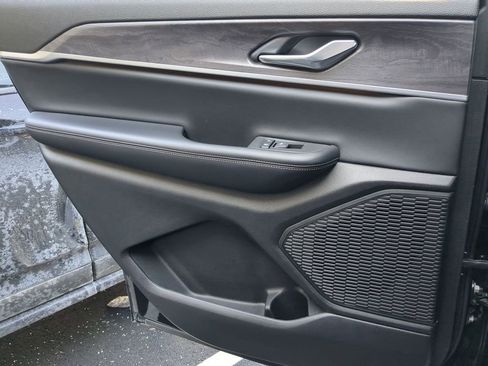 Used 2024 Jeep Grand Cherokee L Limited w/ Luxury Tech Group II image 27