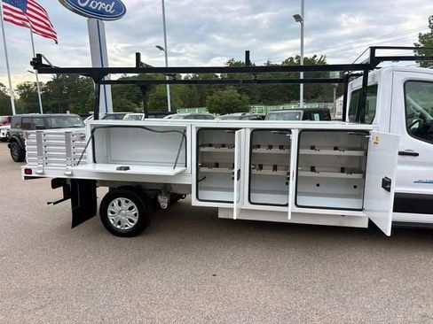 Used 2024 Ford E-Transit RWD image 4