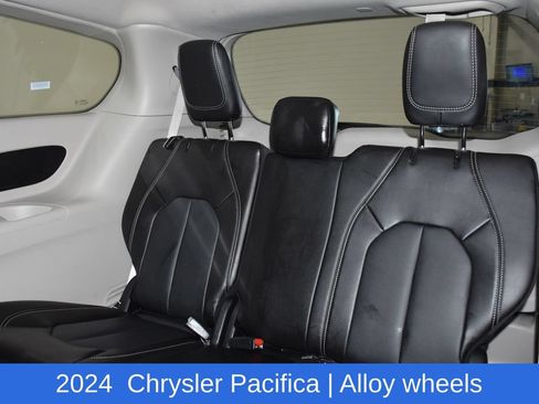 Used 2024 Chrysler Pacifica Touring-L FWD image 28