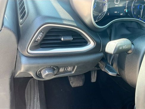 Used 2025 Chrysler Voyager LX FWD image 10