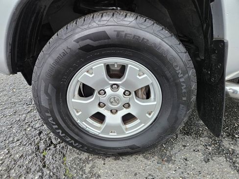 Used 2012 Toyota Tacoma PreRunner w/ SR5 Pkg image 5