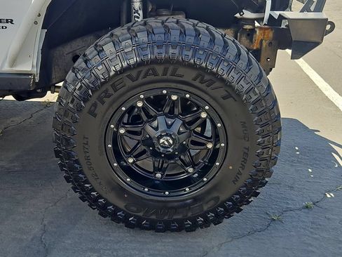 Used 2014 Jeep Wrangler Unlimited Rubicon w/ Max Tow Package AWD/4WD image 30