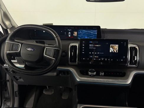 Used 2025 Ford Expedition Platinum AWD/4WD image 16