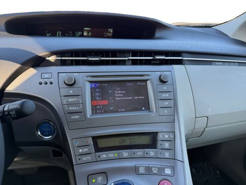 Used 2014 Toyota Prius Four image 12