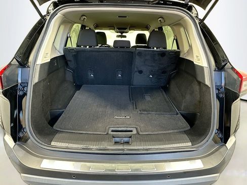 Used 2021 Nissan Rogue SV image 25