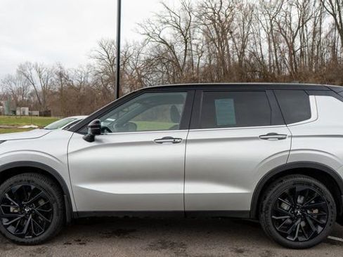 Used 2023 Mitsubishi Outlander AWD image 9