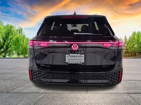 New 2025 Volkswagen Tiguan SEL R-Line image 5