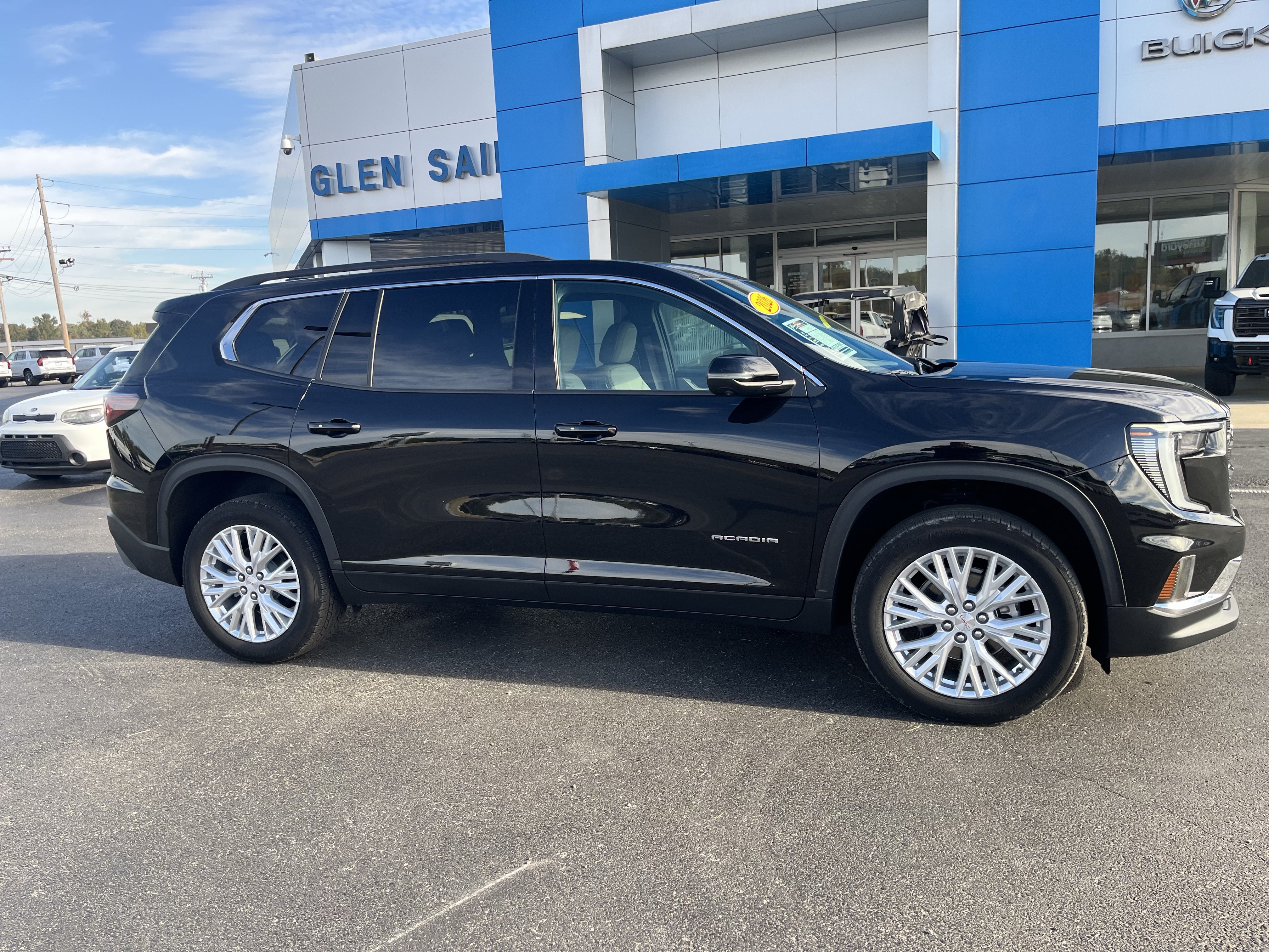 Used 2026 GMC Acadia Elevation w/ Elevation Premium Package FWD image 6