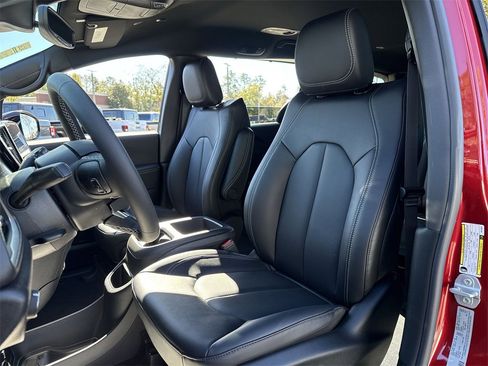 New 2026 Chrysler Pacifica Select image 11