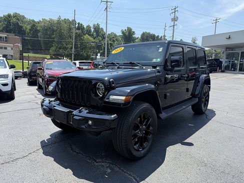 Used 2021 Jeep Wrangler Unlimited Sahara AWD/4WD image 3