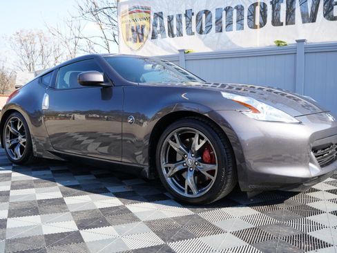 Used 2010 Nissan 370Z Touring w/ Sport Pkg image 3