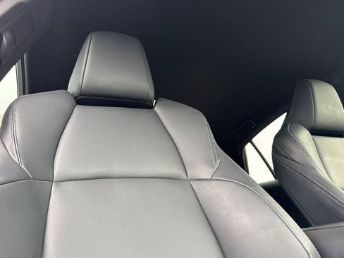 Used 2022 Toyota Venza XLE image 18