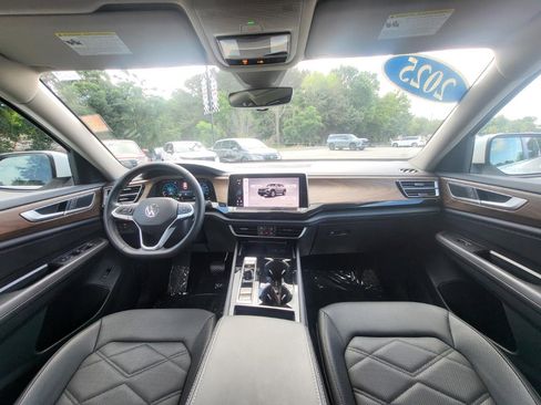 Used 2025 Volkswagen Atlas SE FWD image 15