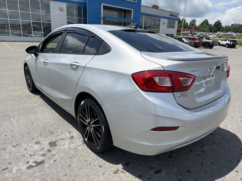 Used 2019 Chevrolet Cruze LS w/ LS Convenience Package FWD image 8