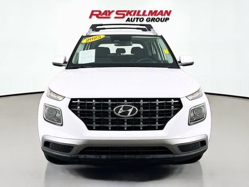 Used 2025 Hyundai Venue SEL image 2