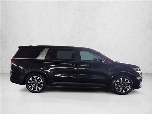 Used 2022 Kia Carnival EX FWD image 4
