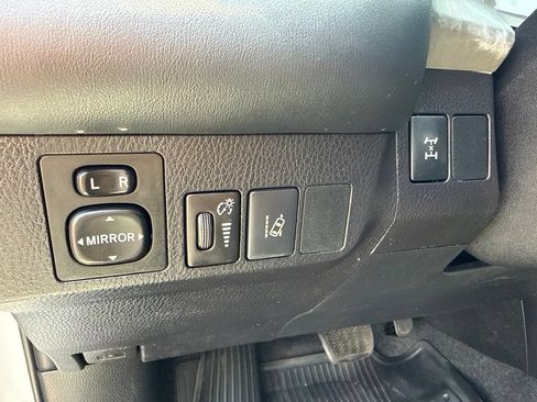 Used 2017 Toyota RAV4 XLE AWD/4WD image 17