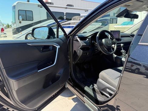 Used 2025 Toyota RAV4 LE AWD/4WD image 15