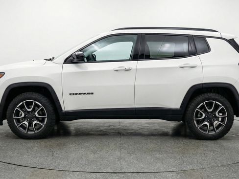 Used 2025 Jeep Compass Trailhawk AWD/4WD image 5