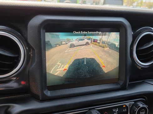 Used 2023 Jeep Wrangler Unlimited Sahara AWD/4WD image 24