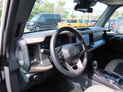 Used 2025 Ford Bronco Big Bend image 15