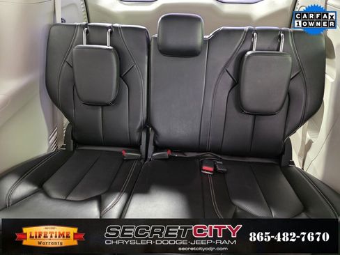 Used 2024 Chrysler Pacifica Touring-L image 30