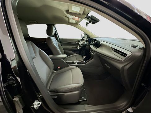 Used 2025 Buick Encore GX Preferred AWD/4WD image 32