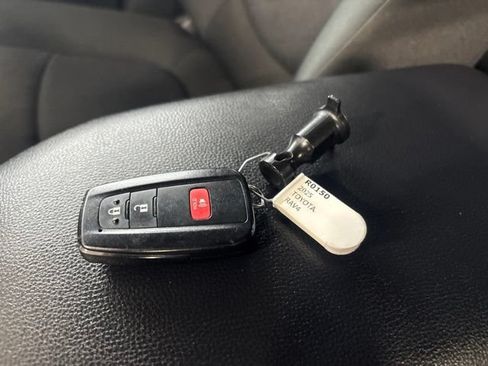 Used 2025 Toyota RAV4 XLE AWD/4WD image 31