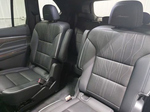 Used 2025 Buick Enclave Avenir w/ Super Cruise Package image 16