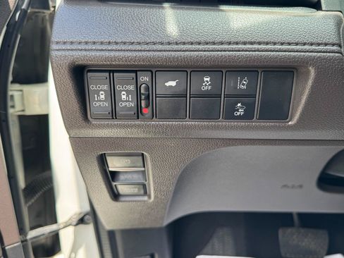 Used 2018 Honda Odyssey EX-L image 18