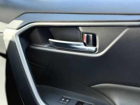 Used 2023 Toyota RAV4 SE image 33