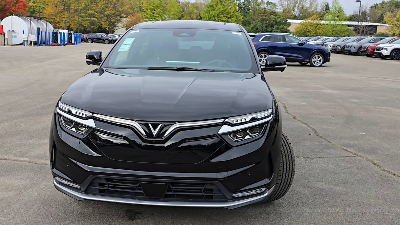New 2025 VinFast VF 8 Plus AWD/4WD image 3