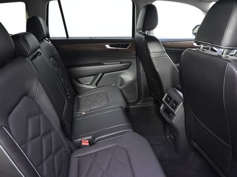 Used 2024 Volkswagen Atlas SE w/ Black Wheel Package AWD/4WD image 18