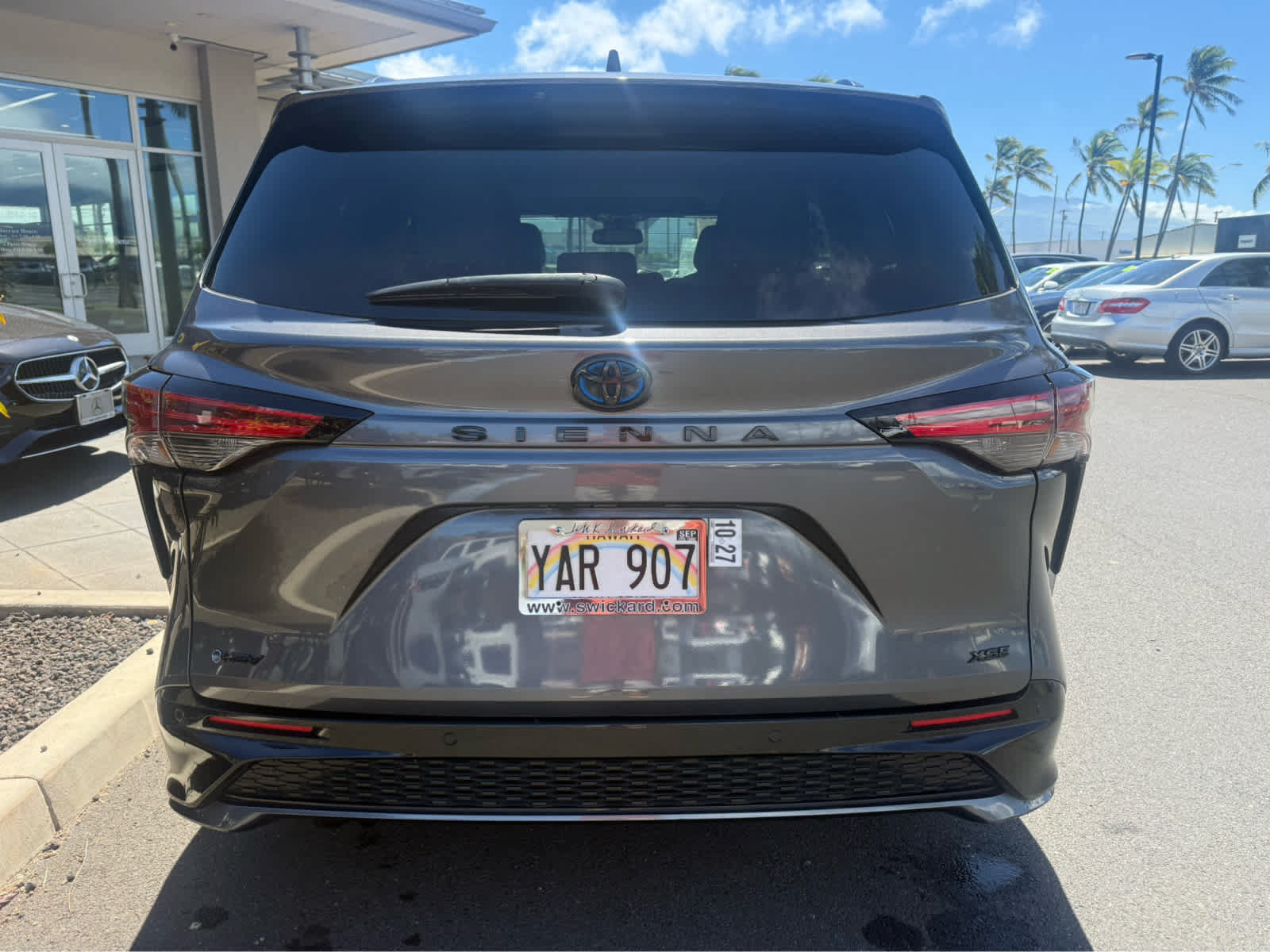 Used 2025 Toyota Sienna XSE FWD image 4