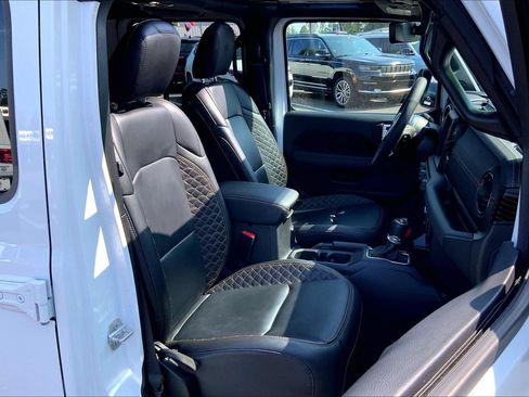 Used 2023 Jeep Wrangler Unlimited Sahara AWD/4WD image 5