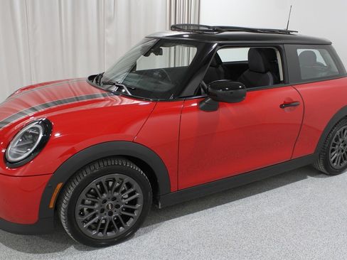 Certified 2025 MINI Cooper S image 3