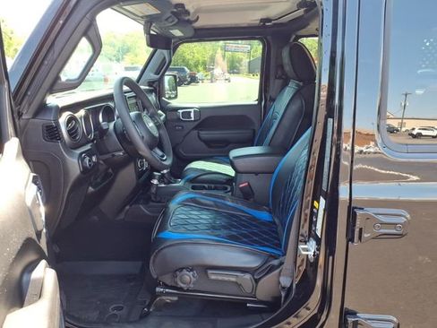 Used 2023 Jeep Wrangler Unlimited Sport AWD/4WD image 4