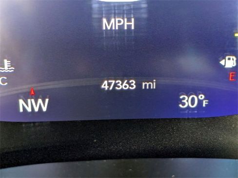 Certified 2021 Chrysler Pacifica Touring-L image 19