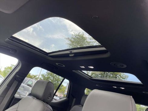 Used 2023 Chevrolet Traverse RS image 19