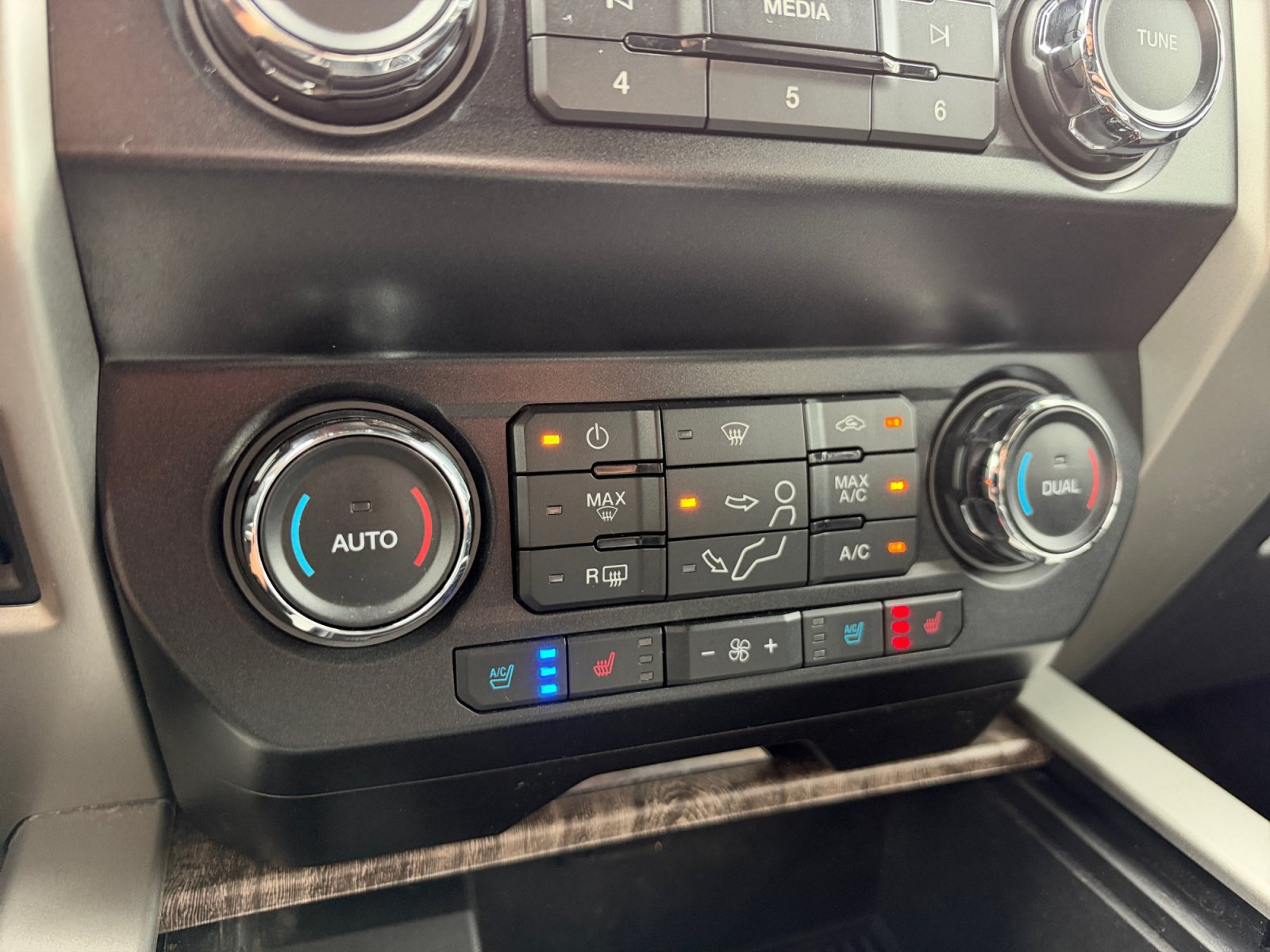 Certified 2019 Ford F350 Lariat w/ Lariat Ultimate Package AWD/4WD image 25