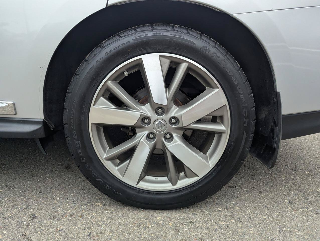 Used 2015 Nissan Pathfinder Platinum w/ Cargo Package FWD image 31