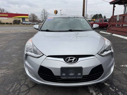 Used 2017 Hyundai Veloster Value Edition image 2