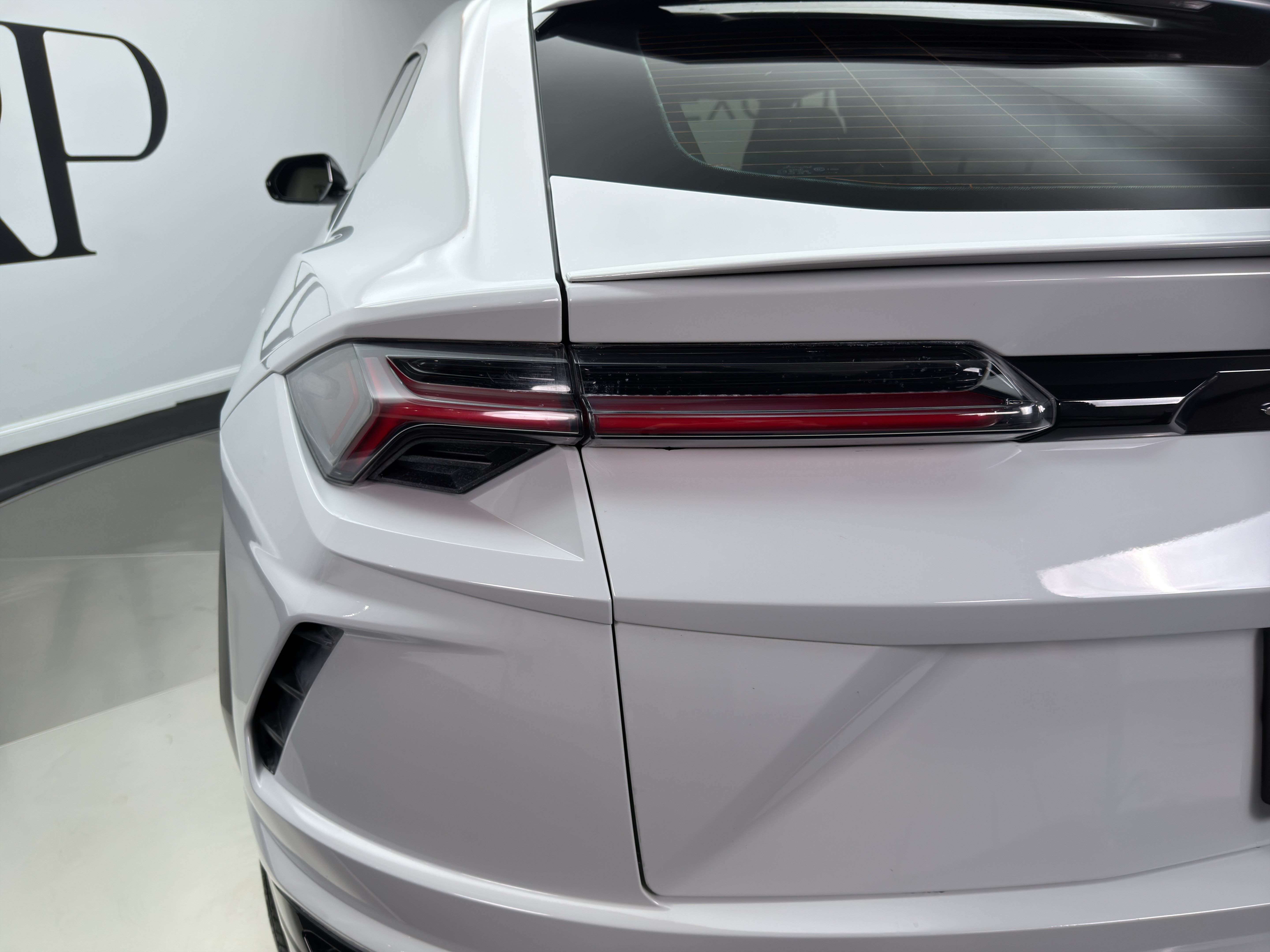 Used 2019 Lamborghini Urus AWD/4WD image 26